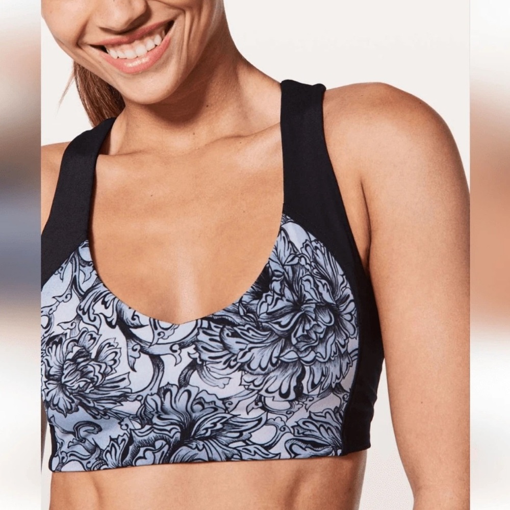 Lululemon Sweat Times Bra Hanakotoba Starlight Multi Black Size 4